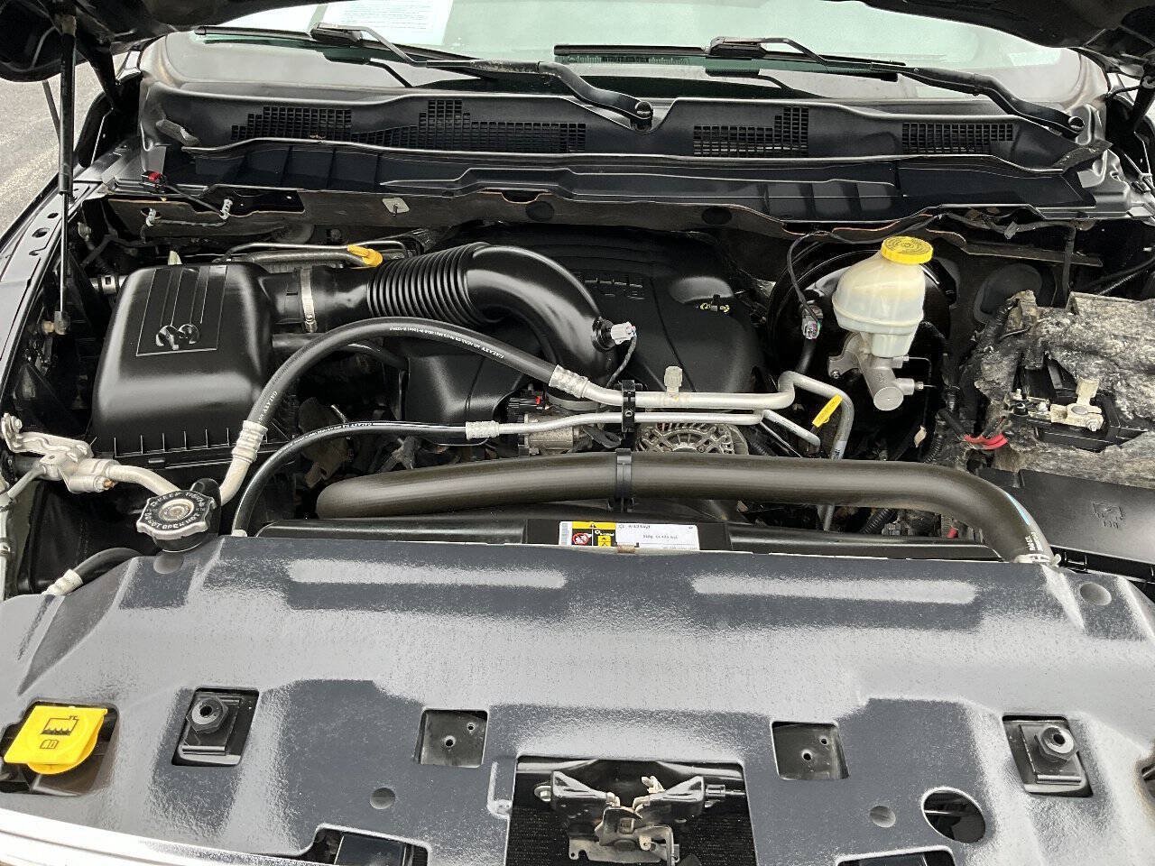 Used 2017 RAM 1500 ST w/ SXT Appearance Group AWD/4WD image 15