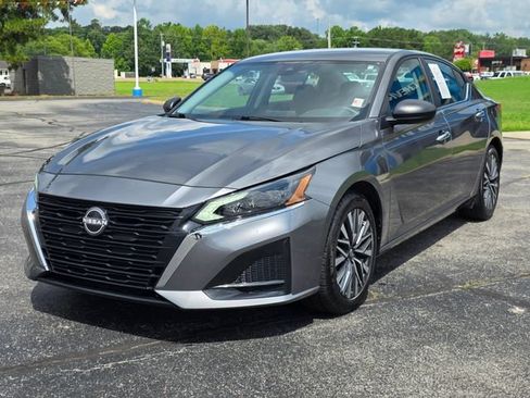 Used 2025 Nissan Altima 2.5 SV FWD image 5