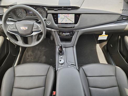 New 2026 Cadillac XT5 Luxury image 18