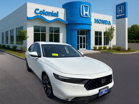 Used 2023 Honda Accord Touring image 9