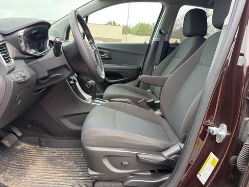 Used 2022 Chevrolet Trax LS w/ Tint and Cruise Package AWD/4WD image 12