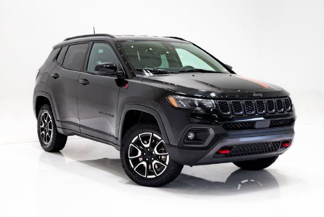Certified 2024 Jeep Compass Trailhawk AWD/4WD image 7