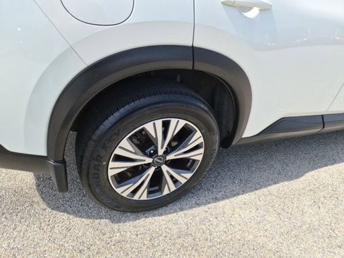 Used 2023 Nissan Rogue SV w/ SV Premium B Package image 11