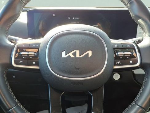 Used 2024 Kia Sorento S image 15