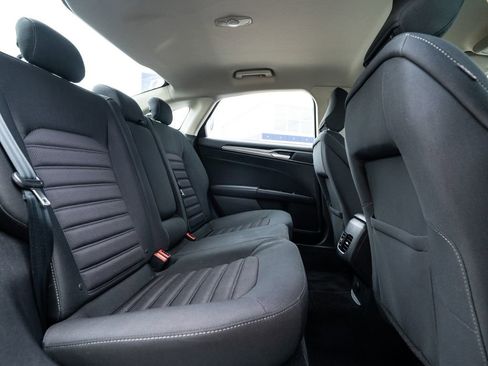 Used 2017 Ford Fusion SE w/ Fusion SE Technology Package image 18