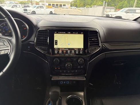 Used 2019 Jeep Grand Cherokee Overland AWD/4WD image 17