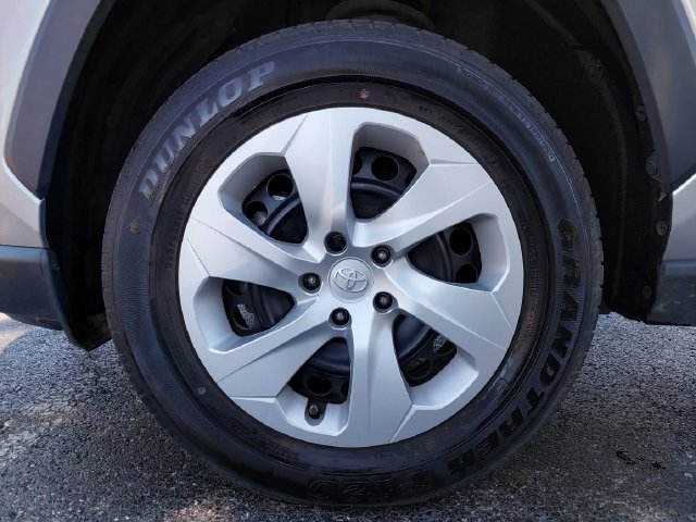 Used 2025 Toyota RAV4 LE AWD/4WD image 27