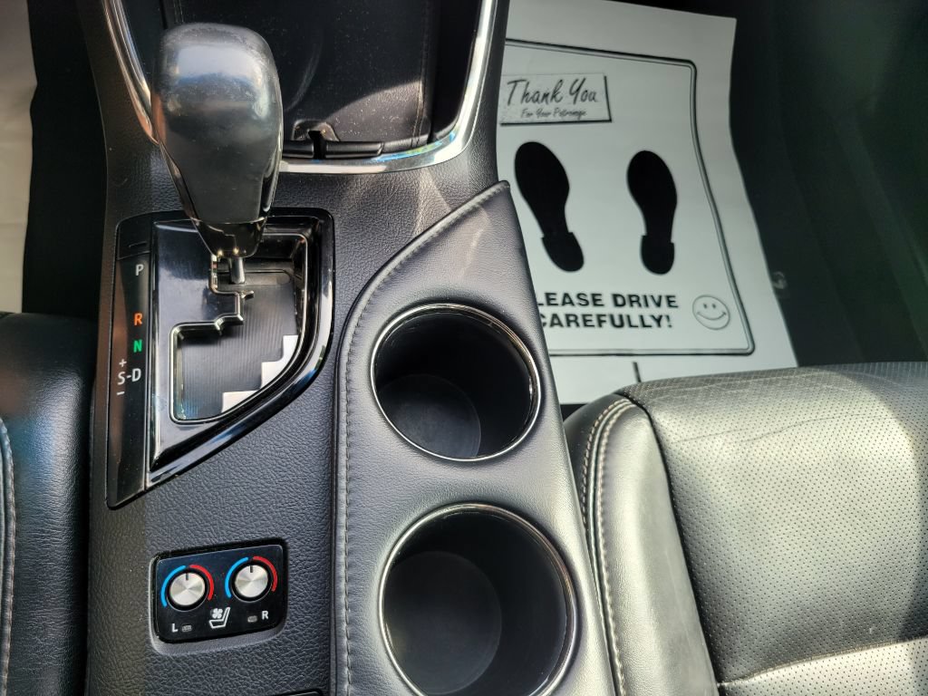 Used 2013 Toyota Avalon Limited FWD image 33