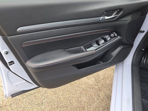 Used 2023 Nissan Altima 2.0 SR image 18