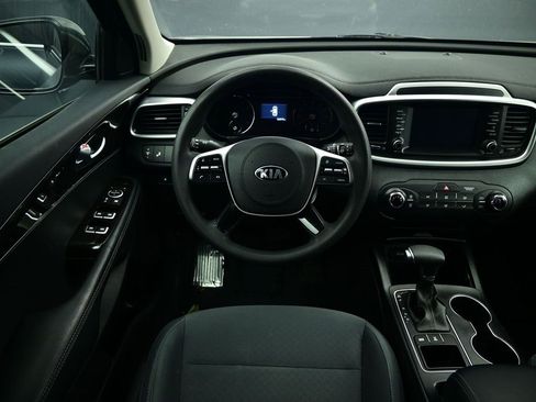 Used 2020 Kia Sorento LX image 2