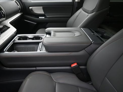 New 2025 Ford Expedition Active image 21