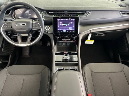 New 2025 Jeep Grand Cherokee Laredo w/ Luxury Tech Group I image 14