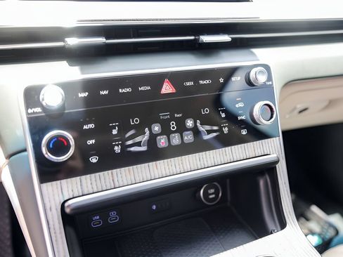 Used 2025 Genesis GV80 3.5T Prestige AWD/4WD image 18
