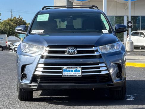 Used 2017 Toyota Highlander LE FWD image 5