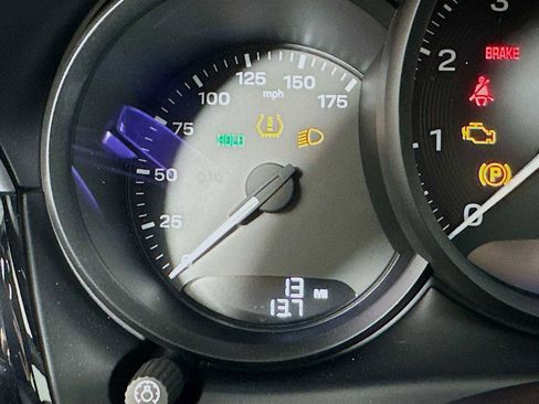 New 2026 Porsche Macan image 16