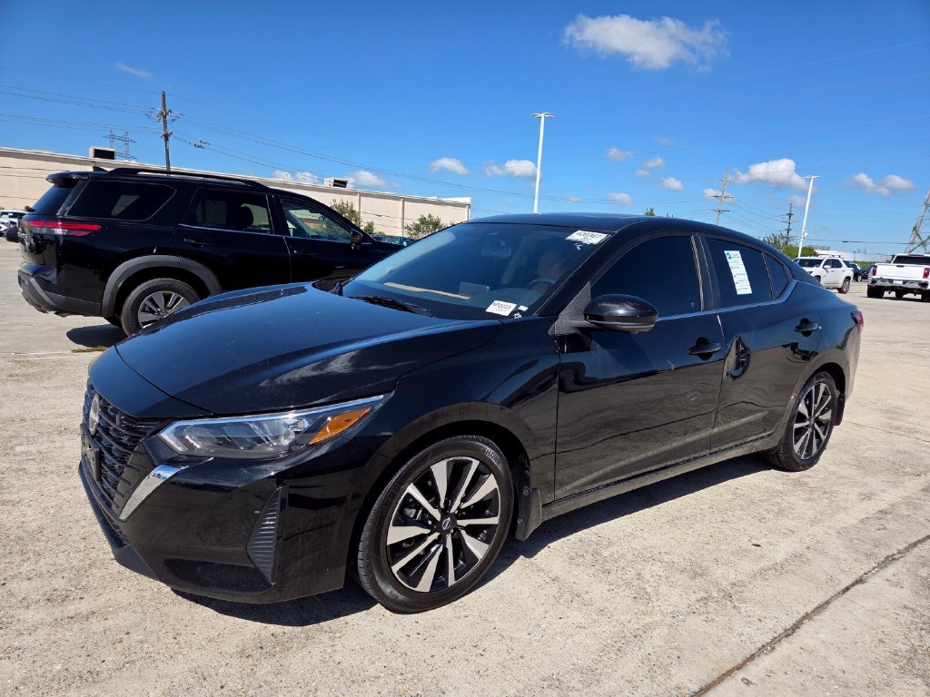 Used 2025 Nissan Sentra SV w/ SV Premium Package FWD image 9