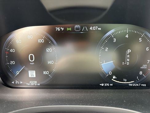 Used 2021 Volvo XC60 T5 Momentum w/ Premium Package image 26