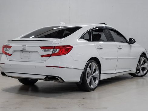 Used 2018 Honda Accord Touring image 10