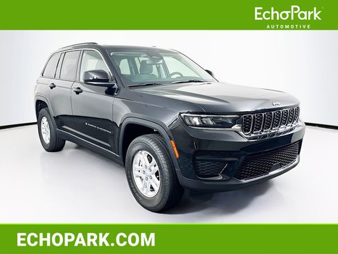 Used 2023 Jeep Grand Cherokee Laredo AWD/4WD image 1
