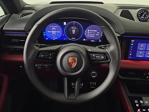 Certified 2025 Porsche Macan 4S Electric AWD/4WD image 29