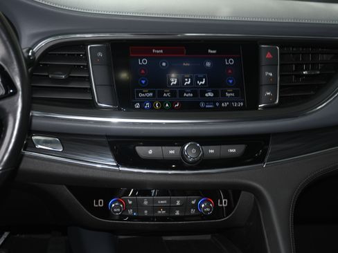 Used 2024 Buick Enclave Premium image 18