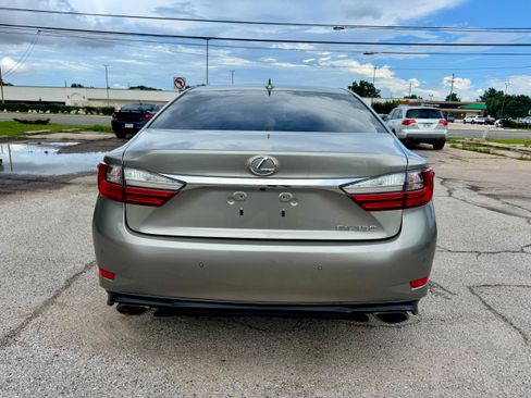 Used 2016 Lexus ES 350 w/ Luxury Package w/Wood Trim FWD image 3