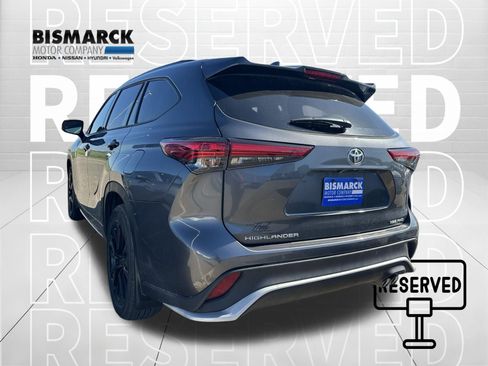 Used 2023 Toyota Highlander XSE AWD/4WD image 4