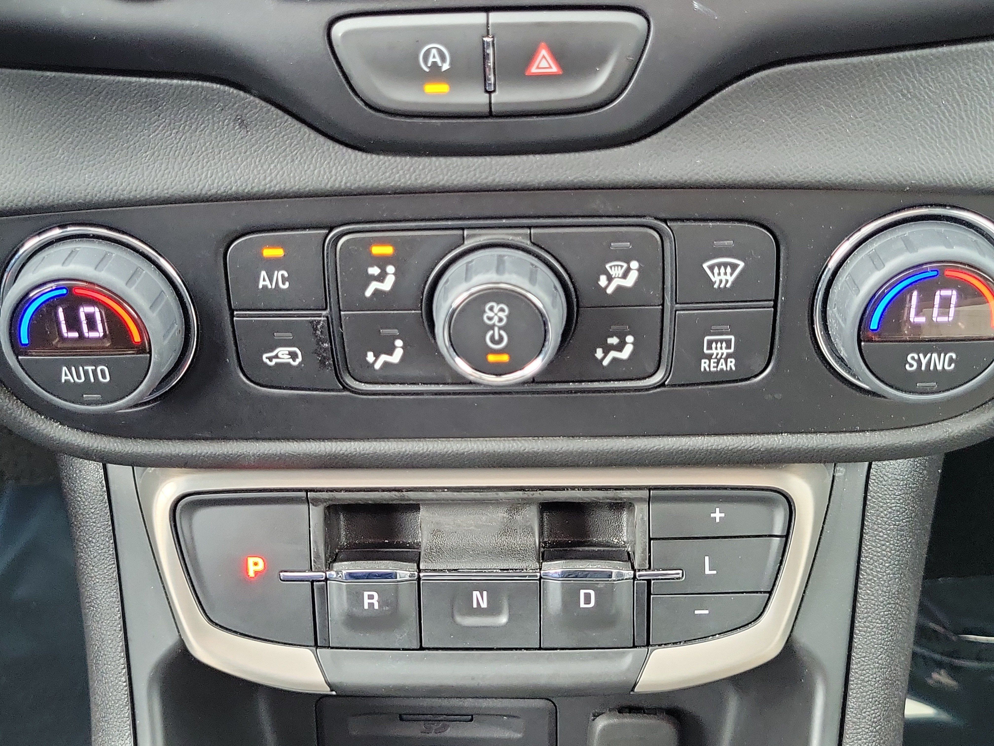 Used 2024 GMC Terrain Denali w/ Denali Premium Package AWD/4WD image 24