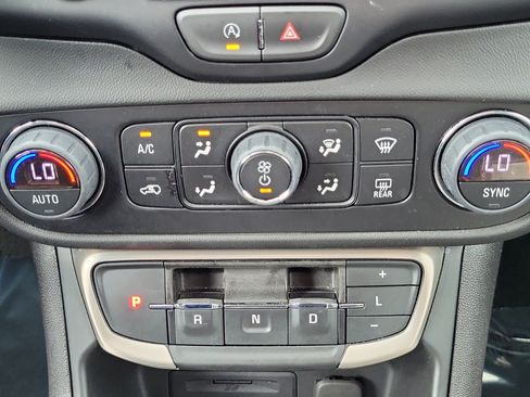 Used 2024 GMC Terrain Denali w/ Denali Premium Package AWD/4WD image 24