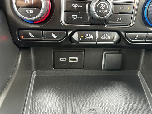 Used 2024 Chevrolet Suburban RST w/ Luxury Package image 31