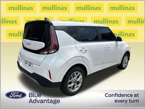 Used 2025 Kia Soul LX w/ LX Technology Package FWD image 3