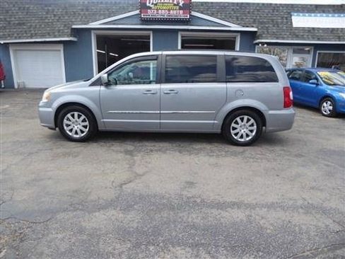 Used 2013 Chrysler Town & Country Touring w/ Trailer Tow Group image 2