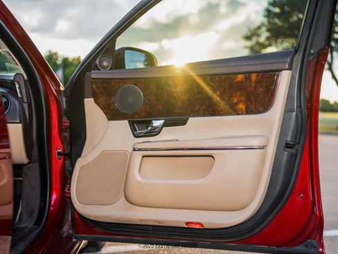 Used 2012 Jaguar XJ image 37