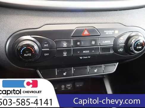 Used 2017 Kia Sorento LX w/ LX Convenience Package image 22