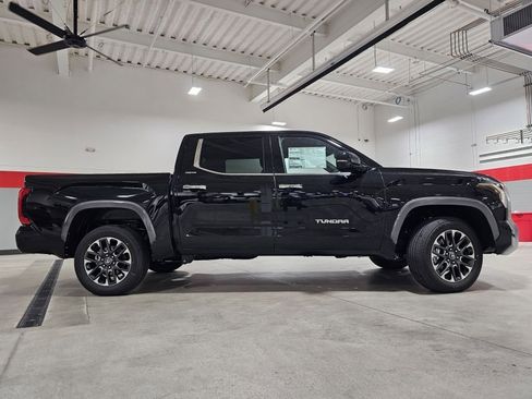 Used 2025 Toyota Tundra Limited AWD/4WD image 16
