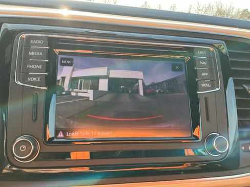 Used 2019 Volkswagen Beetle 2.0T S image 22