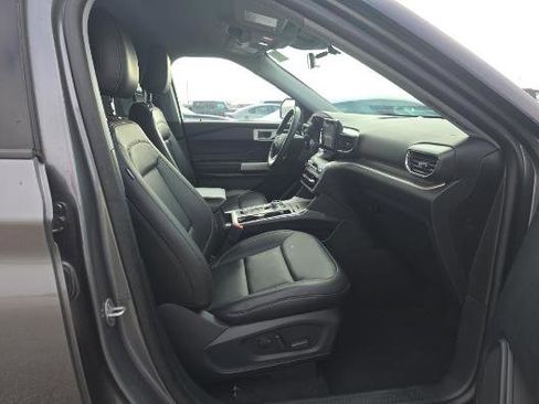 Used 2023 Ford Explorer XLT w/ Equipment Group 202A image 7