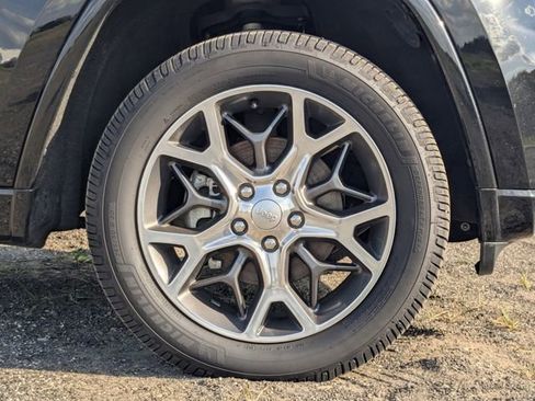 Used 2020 Jeep Grand Cherokee Overland AWD/4WD image 12
