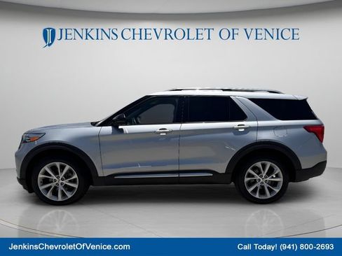 Used 2022 Ford Explorer Platinum w/ Equipment Group 601A AWD/4WD image 9