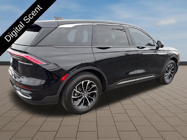 Used 2024 Lincoln Nautilus Premier w/ Equipment Group 102A AWD/4WD image 7