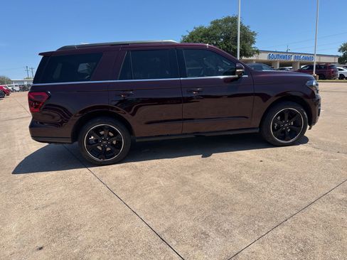 Used 2024 Ford Expedition Limited AWD/4WD image 8