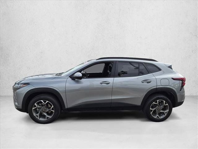 Used 2025 Chevrolet Trax LT FWD image 9