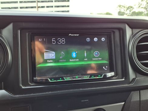 Used 2019 Toyota Tacoma SR w/ SR Convenience Package image 6