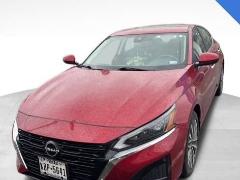 Used 2024 Nissan Altima 2.5 SV w/ SV Premium Package image 2