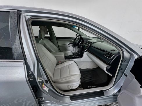 Used 2017 Toyota Camry XLE image 26