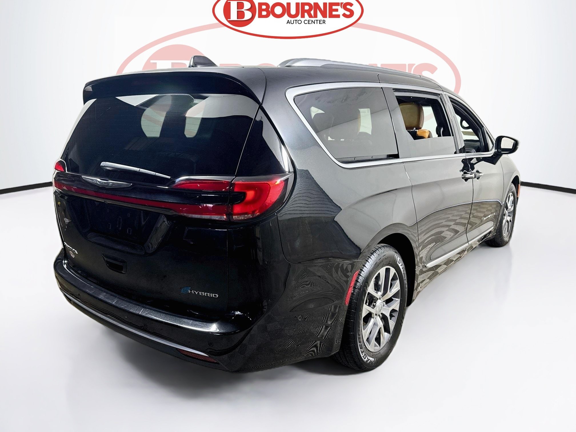 Used 2023 Chrysler Pacifica Pinnacle FWD image 13