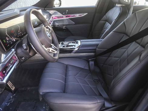 Used 2025 BMW i7 xDrive60 image 14