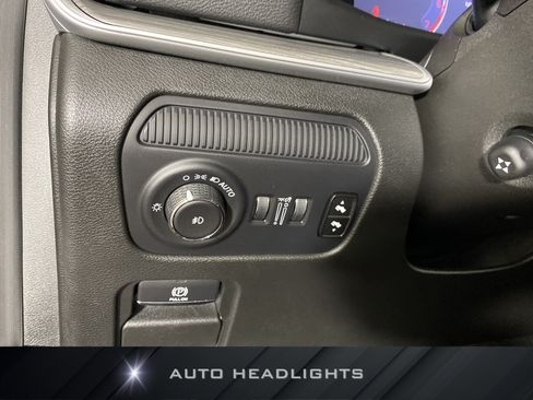 Used 2024 Jeep Wagoneer L Series II AWD/4WD image 24