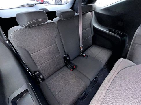 Used 2025 Chevrolet Traverse LT image 38