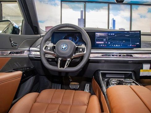 Used 2025 BMW 750e xDrive w/ Premium Package image 17